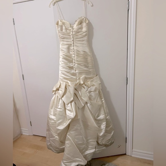 Wedding dress + Veil + Coat - Picture 3 of 7